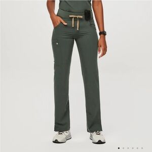 Figs- Kade Cargo Scrub Pants in Moss Size L